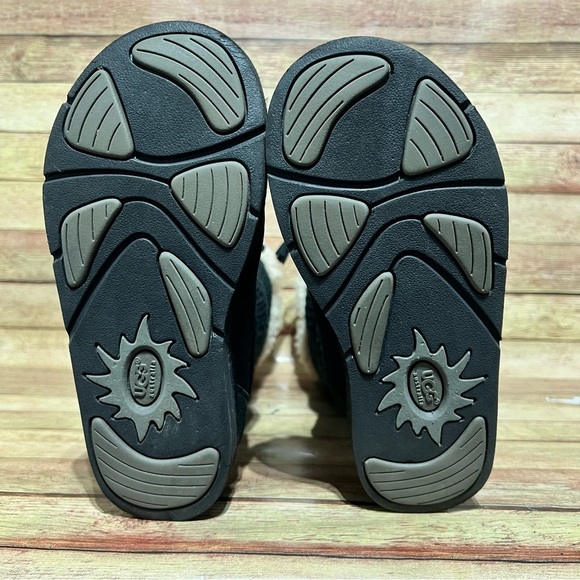 Ugg Boots Black Suburd Winter Boots - Picture 8 of 9